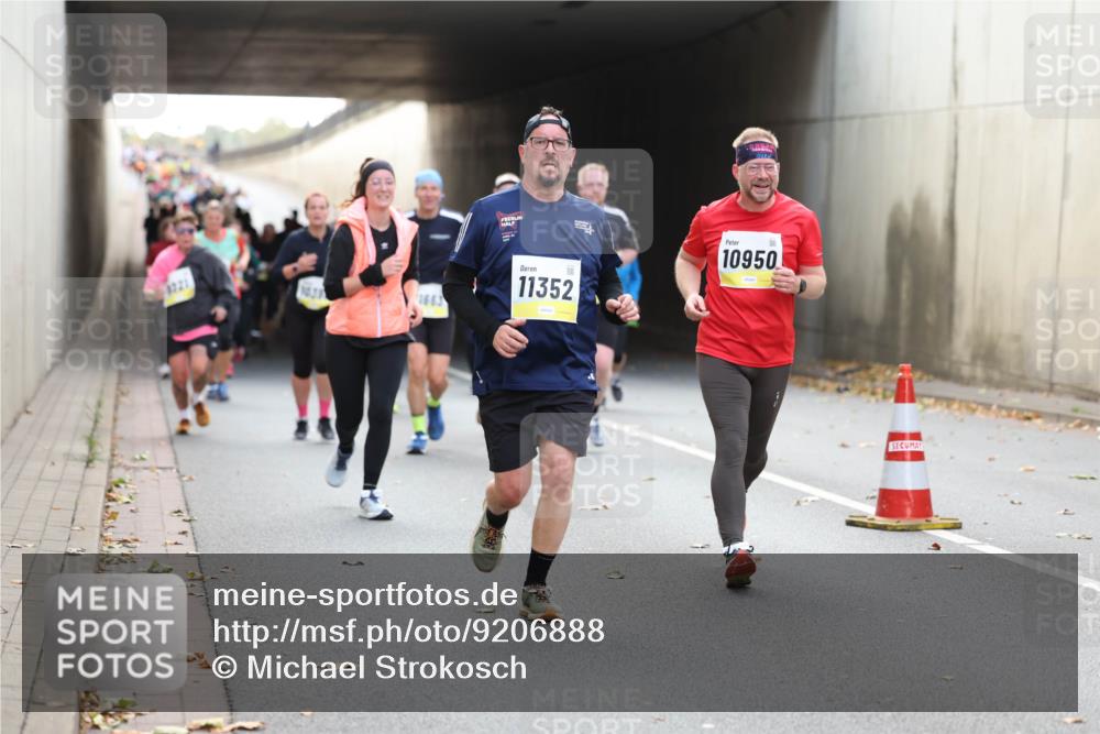 05.10.2025 - 20. swb-Marathon Bremen Michael Strokosch http://msf.ph/oto/9206888 05.10.2025 10:51:58 Laufen 8721, 991, 11352, 10950 meine-sportfotos.de
