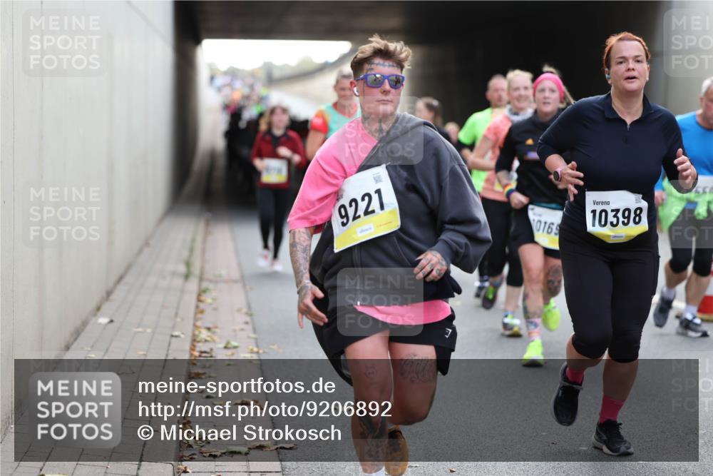 05.10.2025 - 20. swb-Marathon Bremen Michael Strokosch http://msf.ph/oto/9206892 05.10.2025 10:52:02 Laufen 9221, 0169, 10398 meine-sportfotos.de