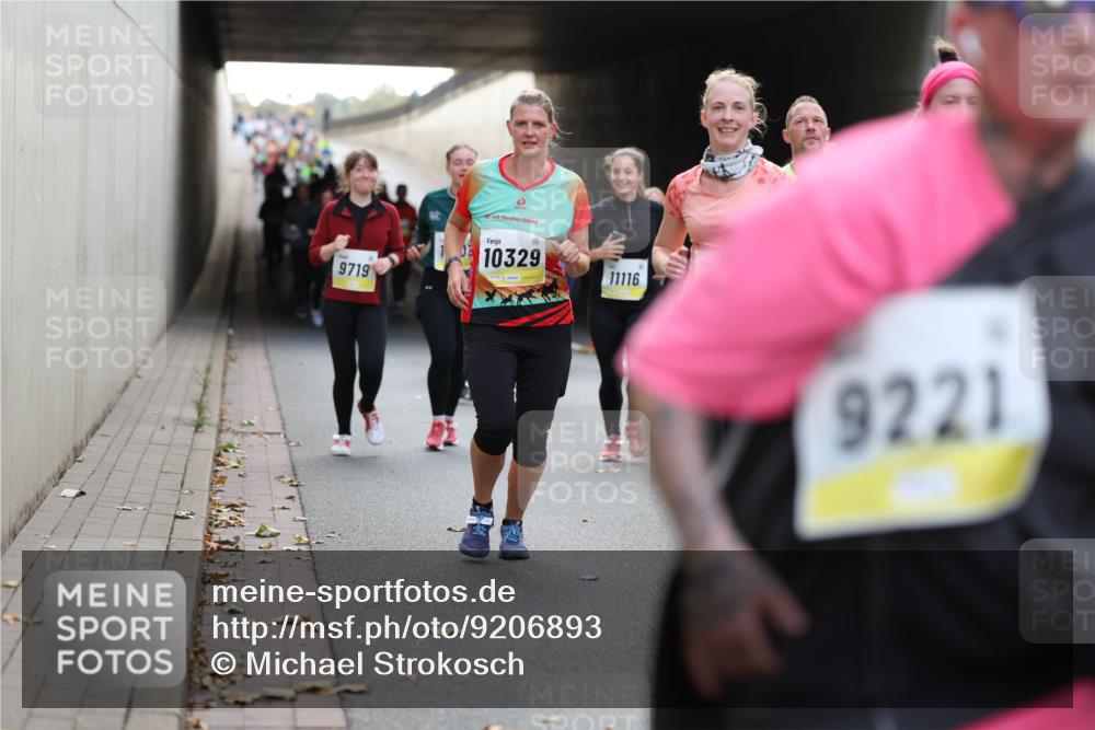 05.10.2025 - 20. swb-Marathon Bremen Michael Strokosch http://msf.ph/oto/9206893 05.10.2025 10:52:03 Laufen 9719, 10329, 11116, 9221 meine-sportfotos.de