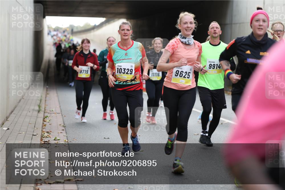05.10.2025 - 20. swb-Marathon Bremen Michael Strokosch http://msf.ph/oto/9206895 05.10.2025 10:52:04 Laufen 9719, 10, 10329, 11116, 1, 9625, 9914 meine-sportfotos.de