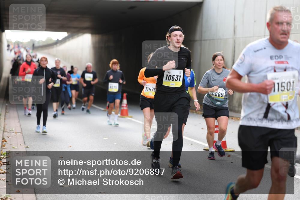 05.10.2025 - 20. swb-Marathon Bremen Michael Strokosch http://msf.ph/oto/9206897 05.10.2025 10:58:37 Laufen 9275, 11478, 10531, 869, 1501 meine-sportfotos.de