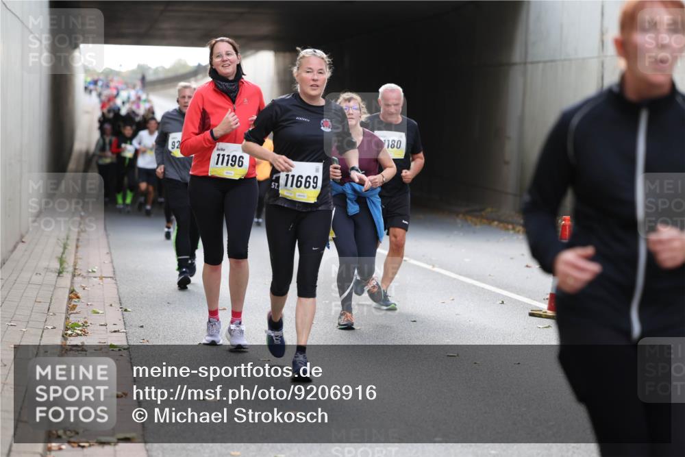 05.10.2025 - 20. swb-Marathon Bremen Michael Strokosch http://msf.ph/oto/9206916 05.10.2025 10:58:42 Laufen 92, 11196, 11669, 180 meine-sportfotos.de