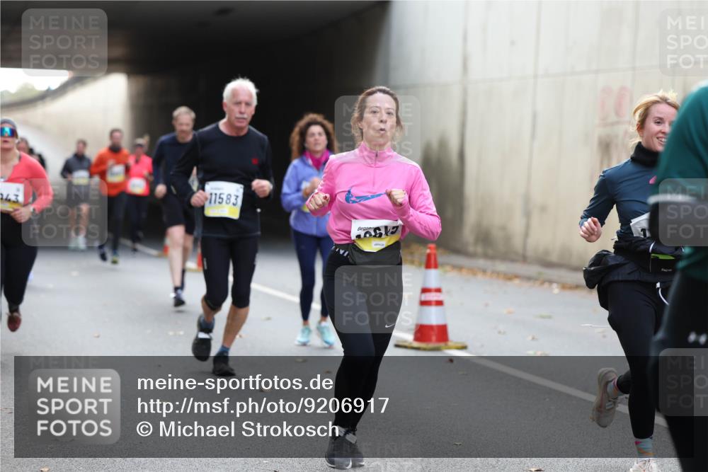 05.10.2025 - 20. swb-Marathon Bremen Michael Strokosch http://msf.ph/oto/9206917 05.10.2025 10:52:08 Laufen 243, 11583 meine-sportfotos.de