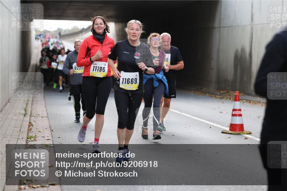 05.10.2025 - 20. swb-Marathon Bremen Michael Strokosch http://msf.ph/oto/9206918 05.10.2025 10:58:42 Laufen 9220, 11196, 11669, 30 meine-sportfotos.de