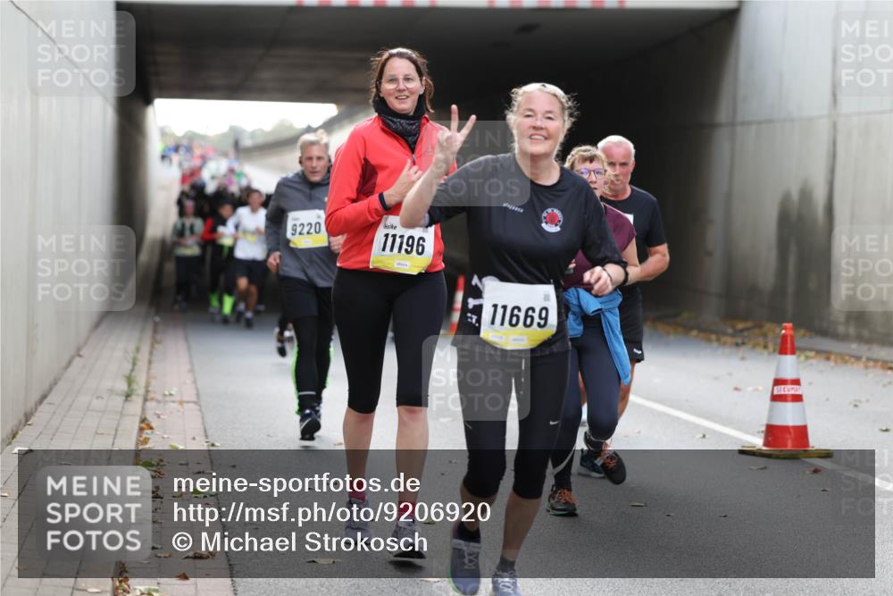 05.10.2025 - 20. swb-Marathon Bremen Michael Strokosch http://msf.ph/oto/9206920 05.10.2025 10:58:43 Laufen 9220, 11196, 200, 11669 meine-sportfotos.de