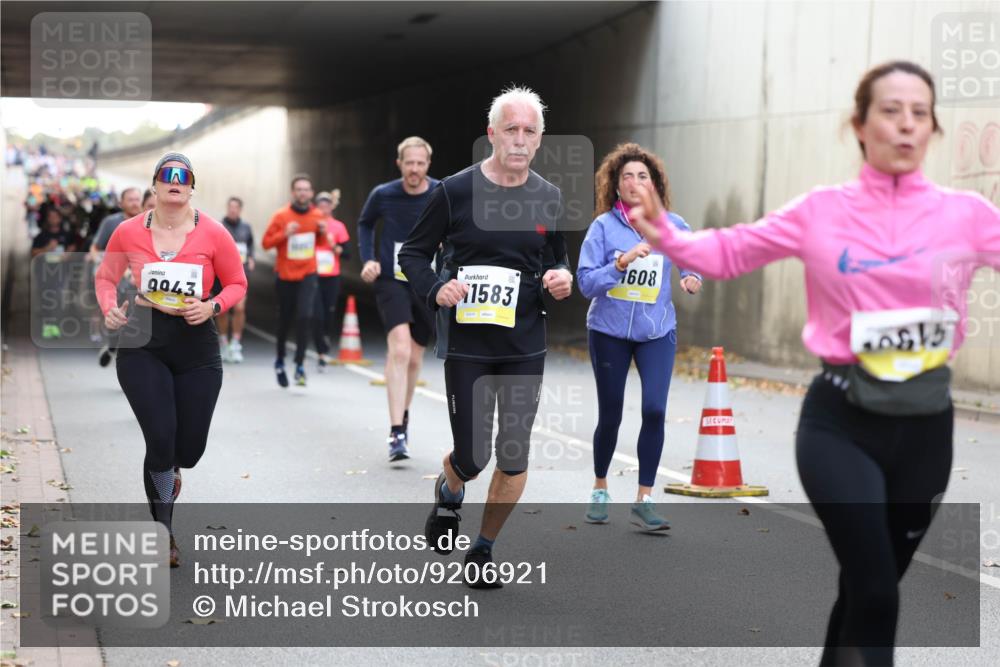 05.10.2025 - 20. swb-Marathon Bremen Michael Strokosch http://msf.ph/oto/9206921 05.10.2025 10:52:09 Laufen 9043, 1583, 1608, 0615 meine-sportfotos.de