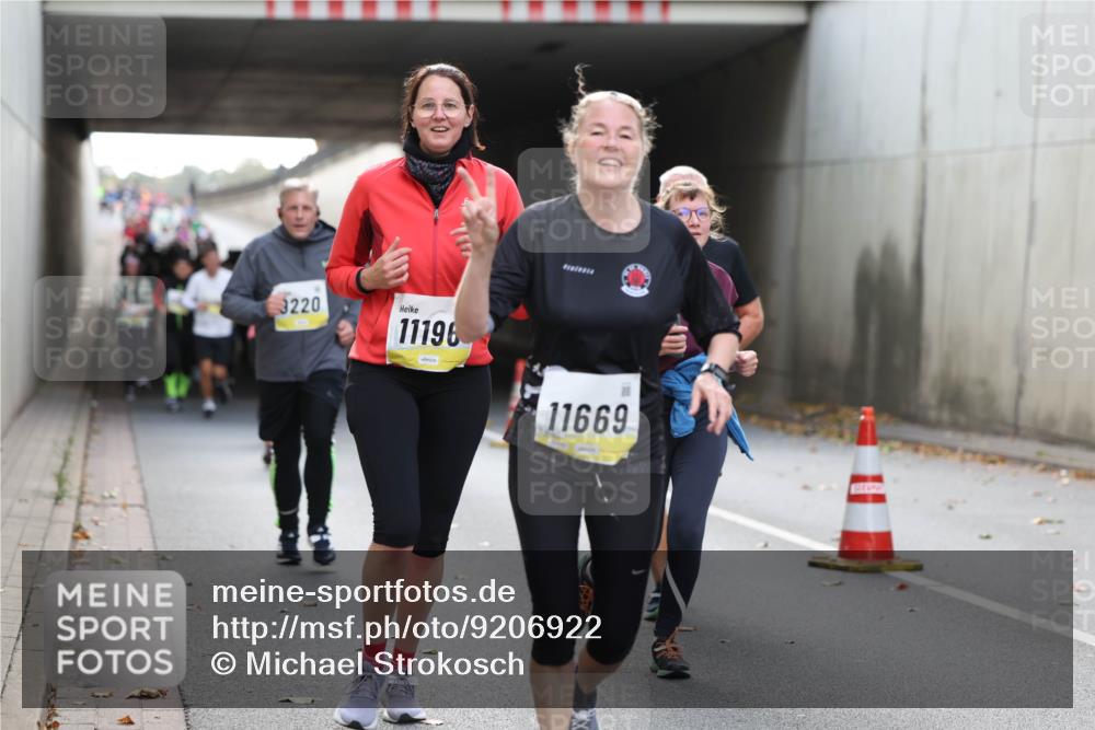 05.10.2025 - 20. swb-Marathon Bremen Michael Strokosch http://msf.ph/oto/9206922 05.10.2025 10:58:43 Laufen 3220, 11196, 11669 meine-sportfotos.de