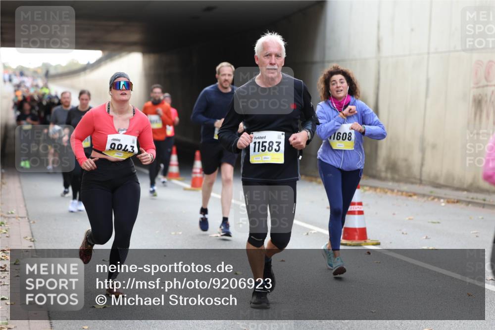 05.10.2025 - 20. swb-Marathon Bremen Michael Strokosch http://msf.ph/oto/9206923 05.10.2025 10:52:09 Laufen 9043, 11583, 1608 meine-sportfotos.de