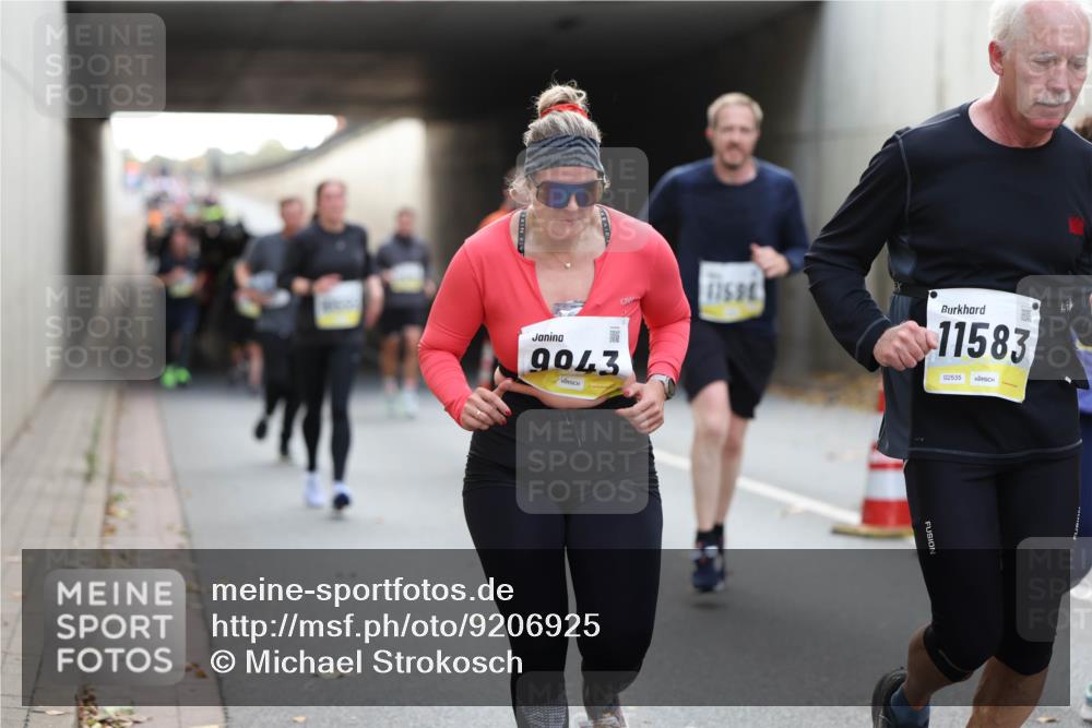05.10.2025 - 20. swb-Marathon Bremen Michael Strokosch http://msf.ph/oto/9206925 05.10.2025 10:52:10 Laufen 9043, 11696, 11583, 02535 meine-sportfotos.de