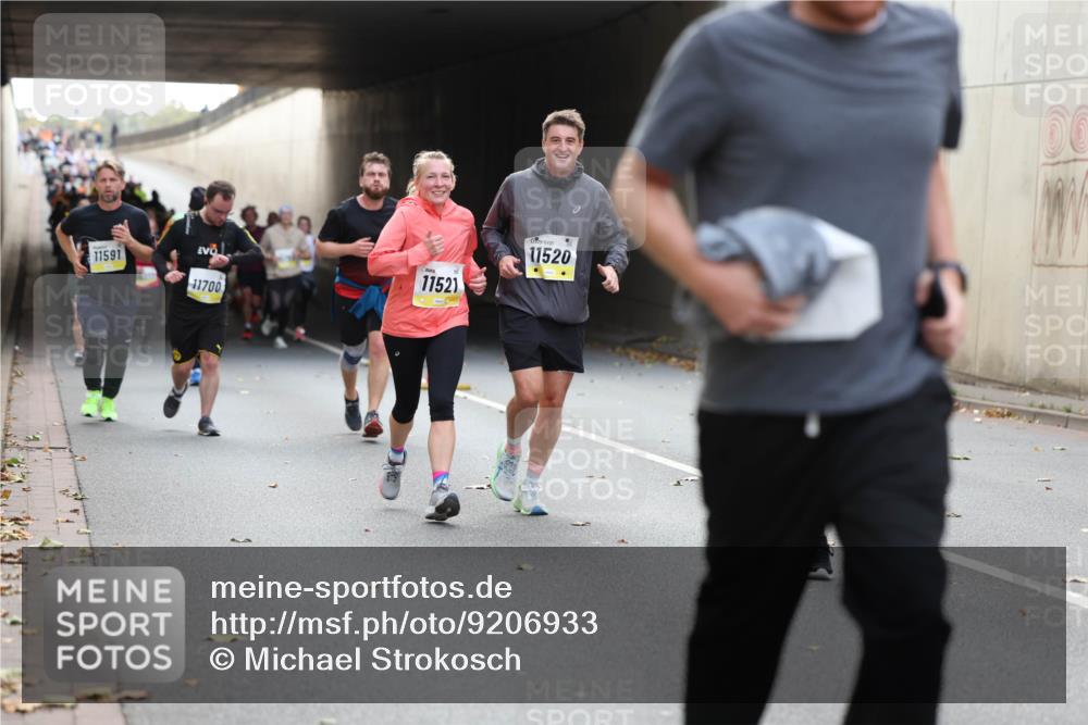 05.10.2025 - 20. swb-Marathon Bremen Michael Strokosch http://msf.ph/oto/9206933 05.10.2025 10:52:15 Laufen 11521, 11591, 11700, 11520 meine-sportfotos.de