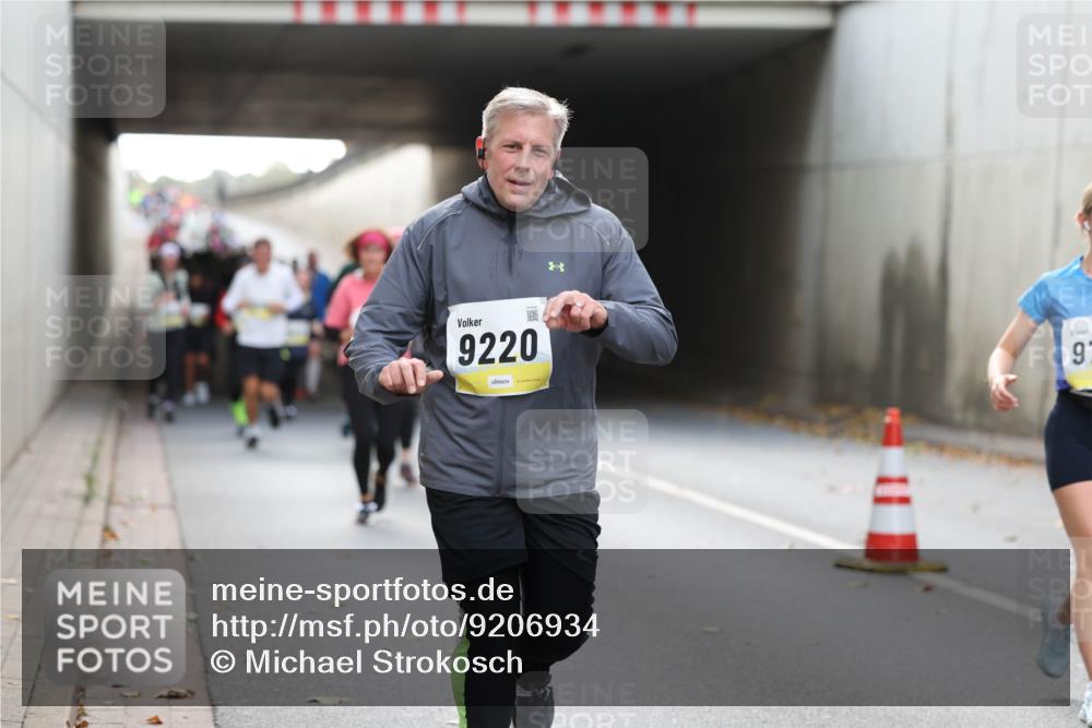 05.10.2025 - 20. swb-Marathon Bremen Michael Strokosch http://msf.ph/oto/9206934 05.10.2025 10:58:46 Laufen 9220, 9 meine-sportfotos.de