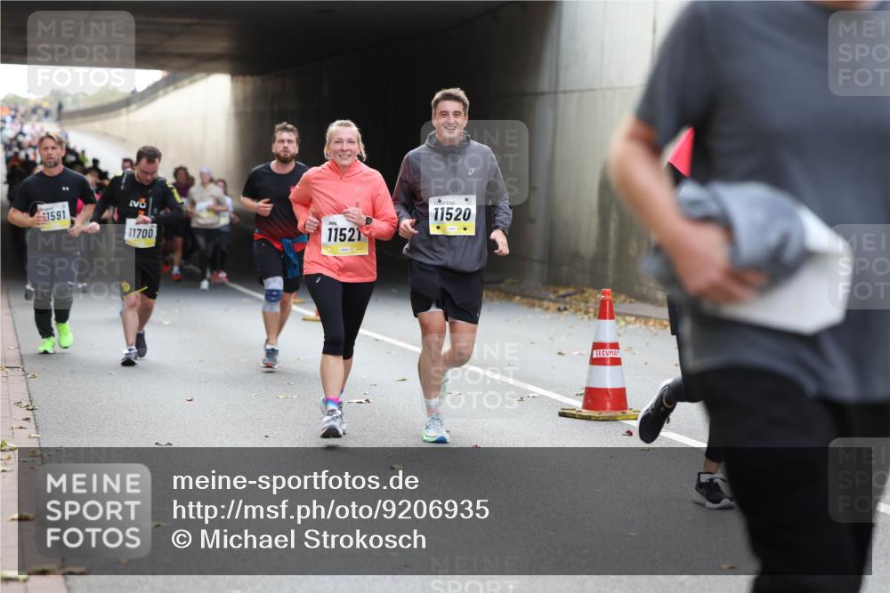 05.10.2025 - 20. swb-Marathon Bremen Michael Strokosch http://msf.ph/oto/9206935 05.10.2025 10:52:15 Laufen 1591, 11700, 11521, 11520 meine-sportfotos.de
