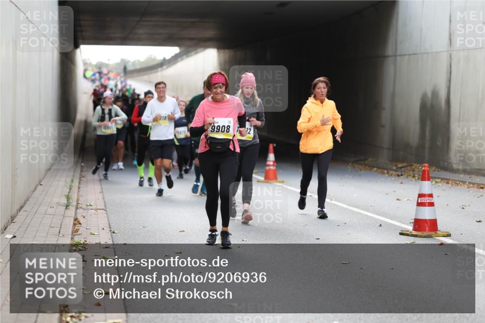 05.10.2025 - 20. swb-Marathon Bremen Michael Strokosch http://msf.ph/oto/9206936 05.10.2025 10:58:47 Laufen 18, 10045, 9908, 12 meine-sportfotos.de