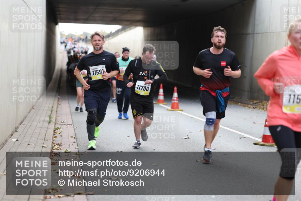 05.10.2025 - 20. swb-Marathon Bremen Michael Strokosch http://msf.ph/oto/9206944 05.10.2025 10:52:17 Laufen 11591, 11700, 115 meine-sportfotos.de