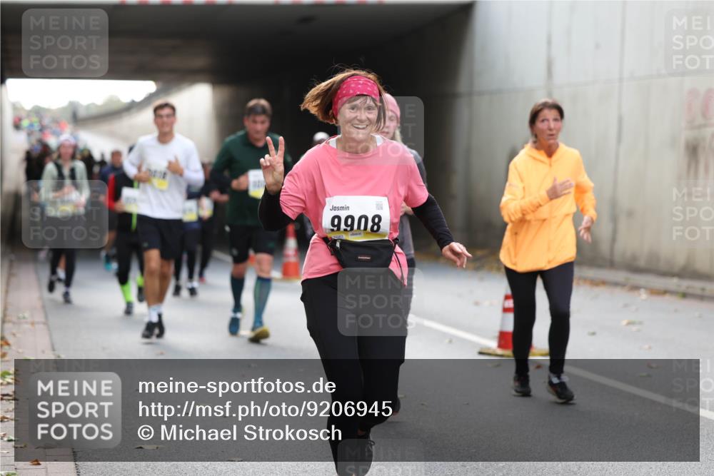 05.10.2025 - 20. swb-Marathon Bremen Michael Strokosch http://msf.ph/oto/9206945 05.10.2025 10:58:49 Laufen 2018, 9908 meine-sportfotos.de