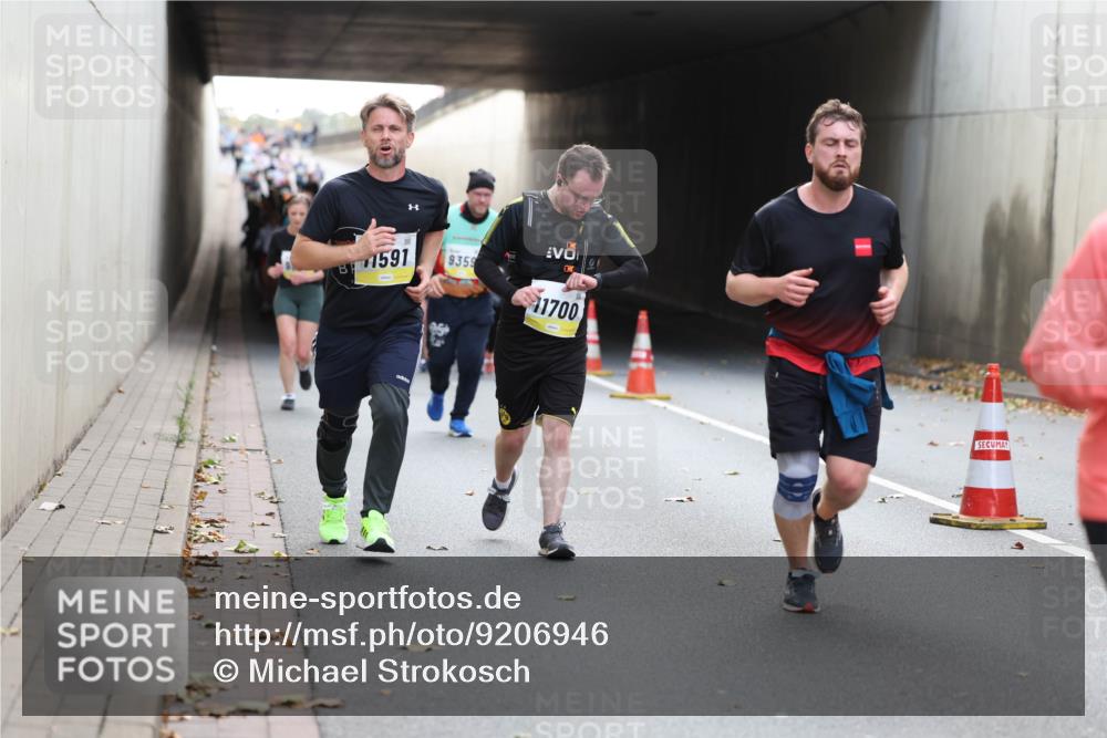 05.10.2025 - 20. swb-Marathon Bremen Michael Strokosch http://msf.ph/oto/9206946 05.10.2025 10:52:18 Laufen 1591, 9359, 11700 meine-sportfotos.de