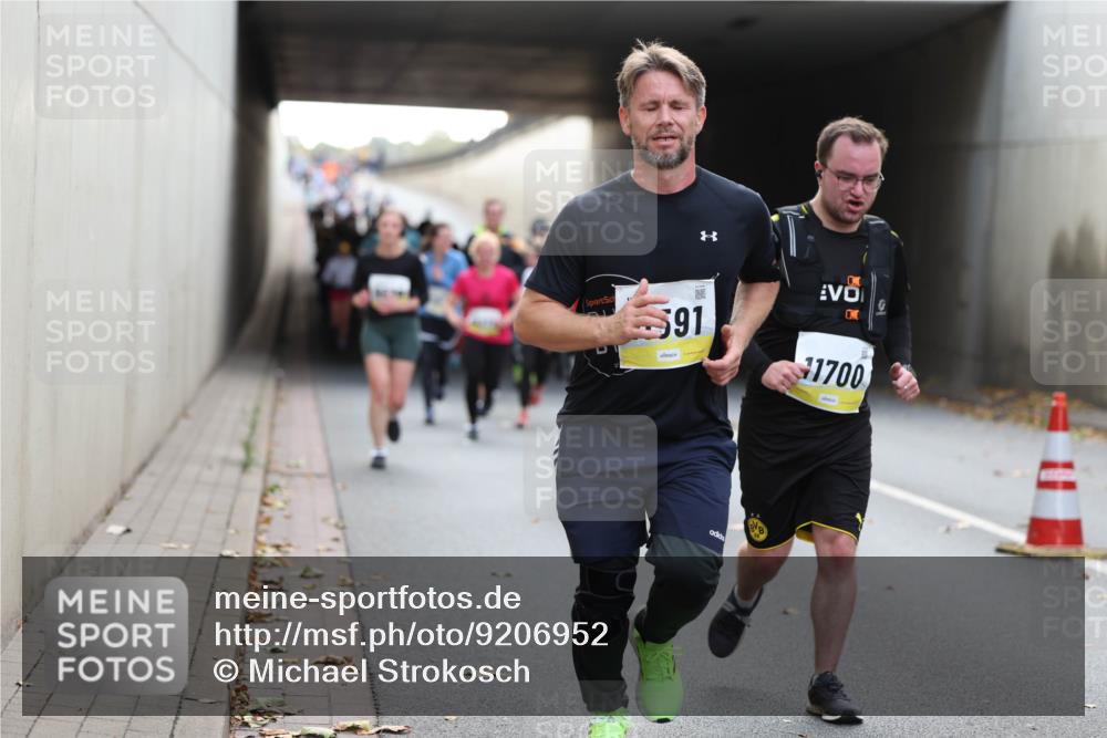 05.10.2025 - 20. swb-Marathon Bremen Michael Strokosch http://msf.ph/oto/9206952 05.10.2025 10:52:19 Laufen 591, 1700 meine-sportfotos.de
