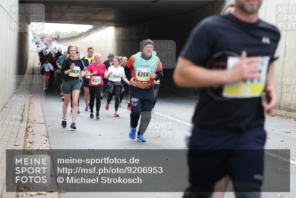 05.10.2025 - 20. swb-Marathon Bremen Michael Strokosch http://msf.ph/oto/9206953 05.10.2025 10:52:20 Laufen 9820, 10377, 10890, 20, 9359 meine-sportfotos.de
