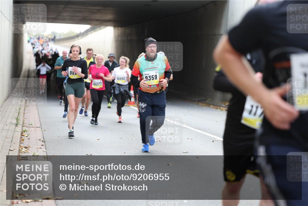 05.10.2025 - 20. swb-Marathon Bremen Michael Strokosch http://msf.ph/oto/9206955 05.10.2025 10:52:20 Laufen 98, 10377, 10890, 20, 9359, 117 meine-sportfotos.de