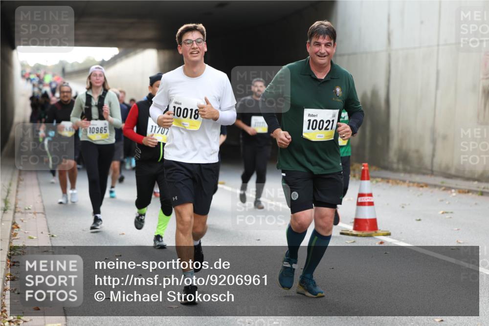 05.10.2025 - 20. swb-Marathon Bremen Michael Strokosch http://msf.ph/oto/9206961 05.10.2025 10:58:52 Laufen 10965, 11707, 10018, 10021 meine-sportfotos.de