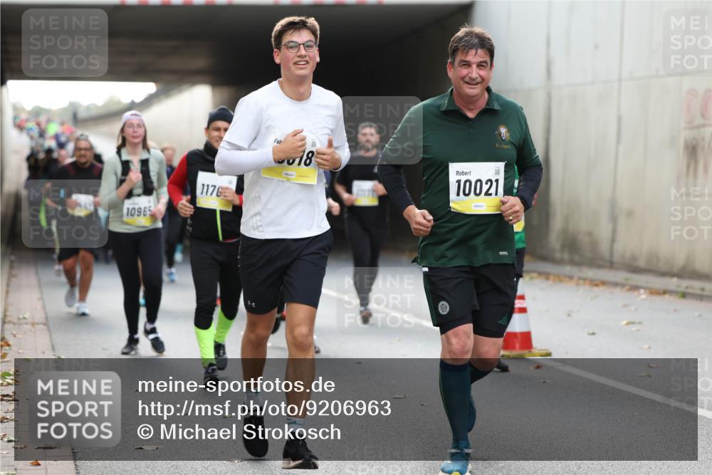 05.10.2025 - 20. swb-Marathon Bremen Michael Strokosch http://msf.ph/oto/9206963 05.10.2025 10:58:52 Laufen 10965, 1176, 18, 10021 meine-sportfotos.de