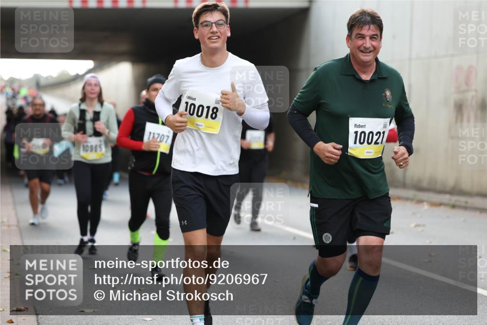 05.10.2025 - 20. swb-Marathon Bremen Michael Strokosch http://msf.ph/oto/9206967 05.10.2025 10:58:53 Laufen 10965, 11707, 10018, 10021, 8 meine-sportfotos.de
