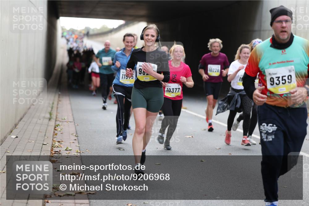05.10.2025 - 20. swb-Marathon Bremen Michael Strokosch http://msf.ph/oto/9206968 05.10.2025 10:52:22 Laufen 115, 5, 98, 10377, 10226, 9359 meine-sportfotos.de