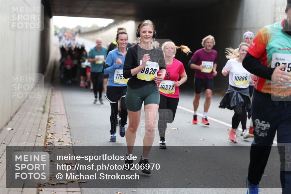 05.10.2025 - 20. swb-Marathon Bremen Michael Strokosch http://msf.ph/oto/9206970 05.10.2025 10:52:23 Laufen 115, 9820, 10377, 10890, 35 meine-sportfotos.de