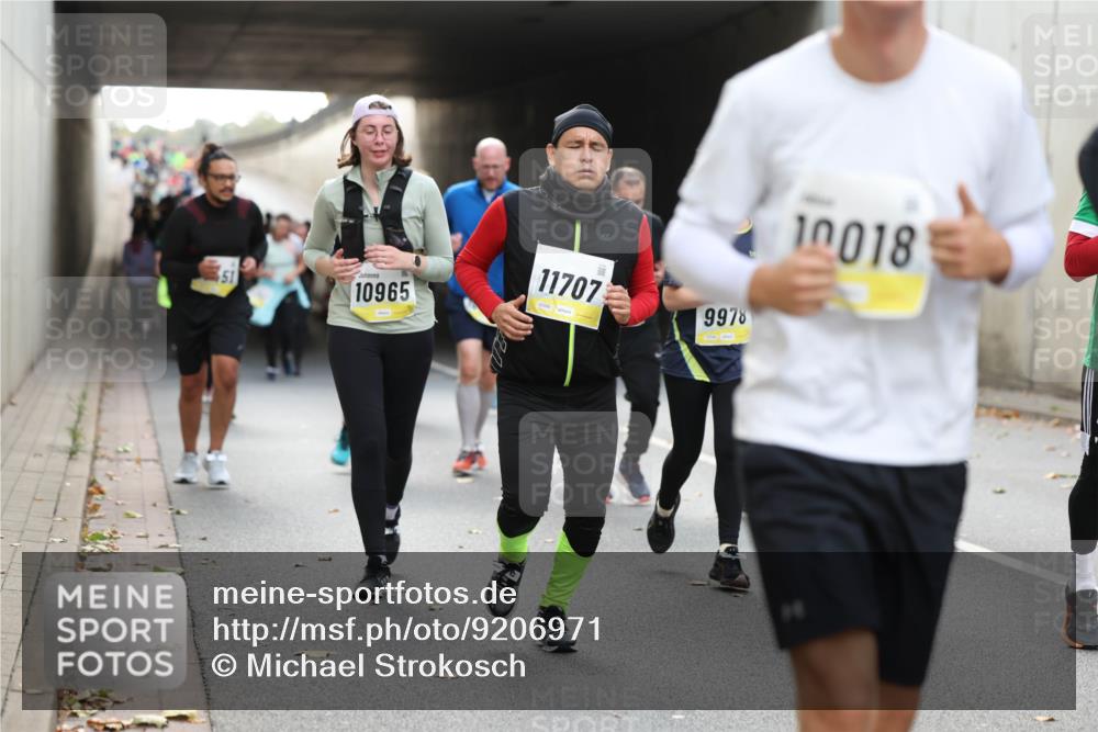 05.10.2025 - 20. swb-Marathon Bremen Michael Strokosch http://msf.ph/oto/9206971 05.10.2025 10:58:53 Laufen 10965, 11707, 9978, 10018 meine-sportfotos.de