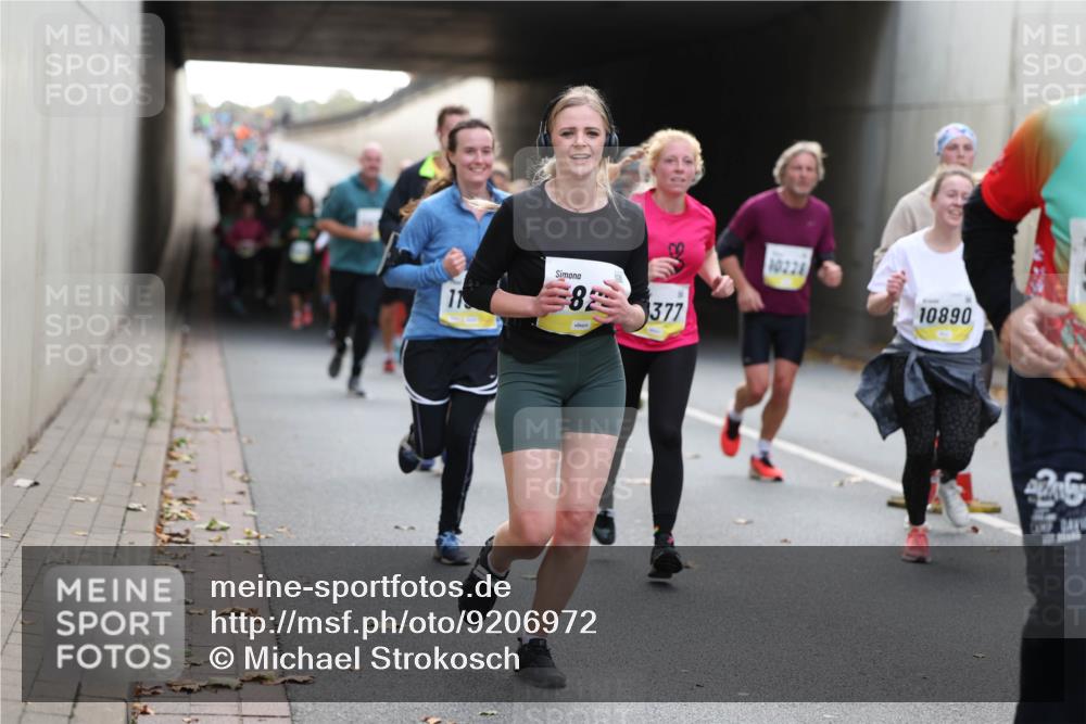 05.10.2025 - 20. swb-Marathon Bremen Michael Strokosch http://msf.ph/oto/9206972 05.10.2025 10:52:23 Laufen 11, 8377, 10890 meine-sportfotos.de