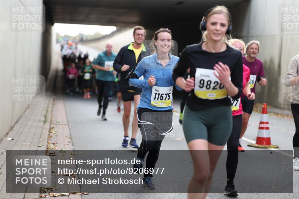 05.10.2025 - 20. swb-Marathon Bremen Michael Strokosch http://msf.ph/oto/9206977 05.10.2025 10:52:24 Laufen 11575, 9826, 26 meine-sportfotos.de