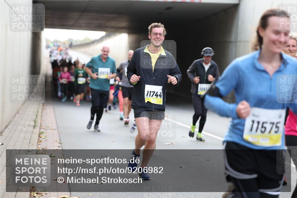 05.10.2025 - 20. swb-Marathon Bremen Michael Strokosch http://msf.ph/oto/9206982 05.10.2025 10:52:25 Laufen 10936, 11744, 1065, 11575 meine-sportfotos.de