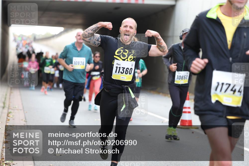 05.10.2025 - 20. swb-Marathon Bremen Michael Strokosch http://msf.ph/oto/9206990 05.10.2025 10:52:26 Laufen 10936, 63, 6, 11360, 10651, 11744 meine-sportfotos.de