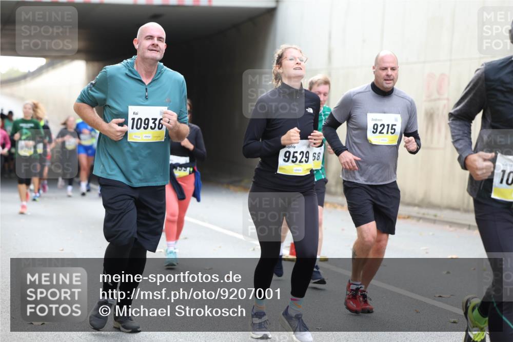 05.10.2025 - 20. swb-Marathon Bremen Michael Strokosch http://msf.ph/oto/9207001 05.10.2025 10:52:28 Laufen 10936, 9529, 68, 9215, 10 meine-sportfotos.de