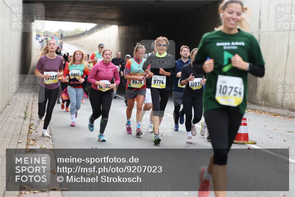 05.10.2025 - 20. swb-Marathon Bremen Michael Strokosch http://msf.ph/oto/9207023 05.10.2025 10:52:33 Laufen 127, 11601, 9576, 9714, 10975, 10754 meine-sportfotos.de
