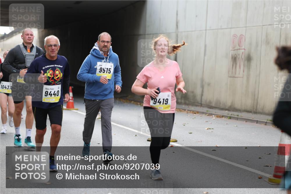 05.10.2025 - 20. swb-Marathon Bremen Michael Strokosch http://msf.ph/oto/9207039 05.10.2025 10:59:09 Laufen 20, 20, 9515, 10437, 9440, 9419, 00 meine-sportfotos.de