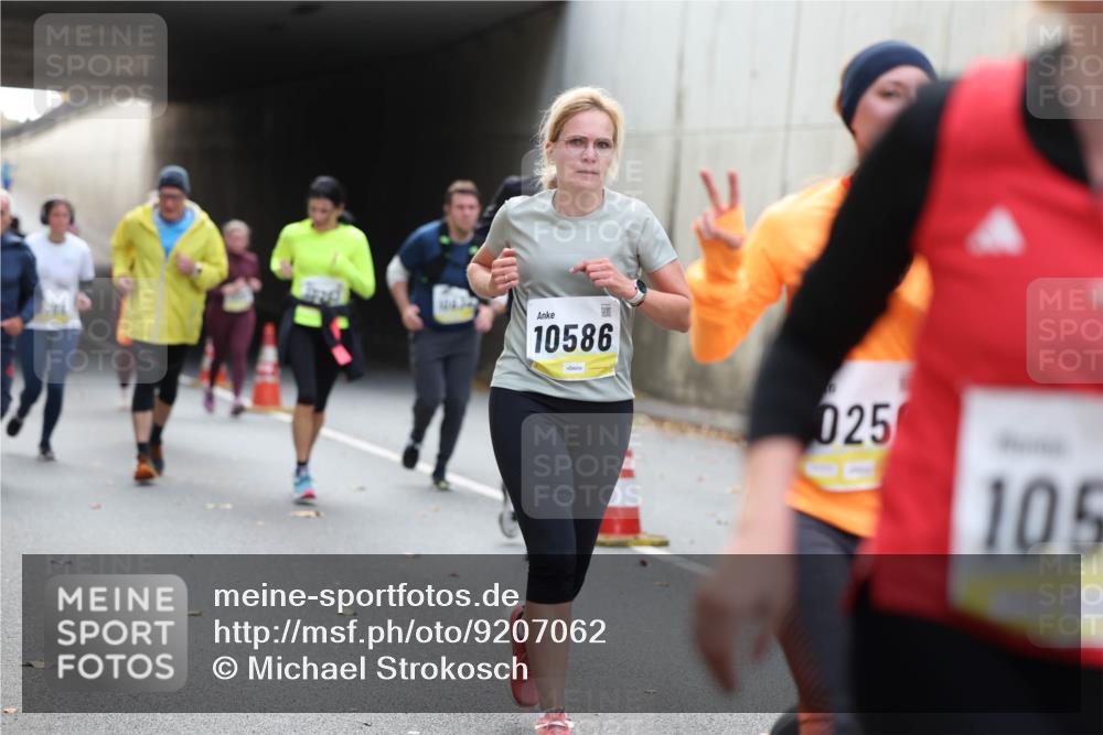 05.10.2025 - 20. swb-Marathon Bremen Michael Strokosch http://msf.ph/oto/9207062 05.10.2025 10:52:40 Laufen 10586, 2344, 025, 105 meine-sportfotos.de