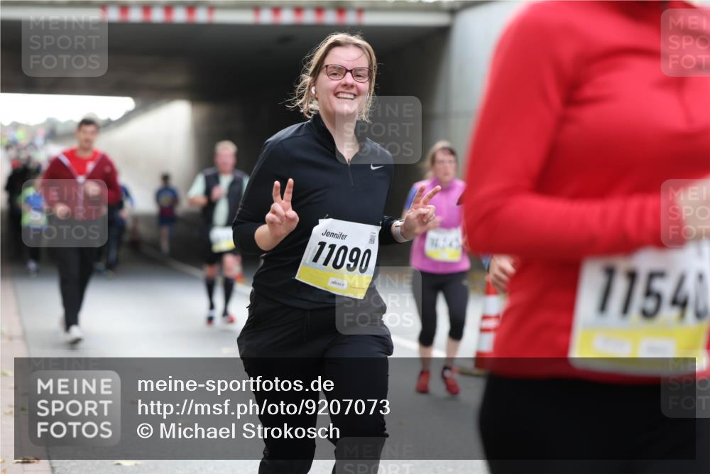 05.10.2025 - 20. swb-Marathon Bremen Michael Strokosch http://msf.ph/oto/9207073 05.10.2025 10:59:15 Laufen 11090, 77540 meine-sportfotos.de