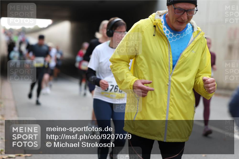 05.10.2025 - 20. swb-Marathon Bremen Michael Strokosch http://msf.ph/oto/9207079 05.10.2025 10:52:45 Laufen 766 meine-sportfotos.de