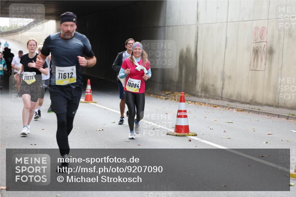 05.10.2025 - 20. swb-Marathon Bremen Michael Strokosch http://msf.ph/oto/9207090 05.10.2025 10:52:48 Laufen 11078, 11612, 10084 meine-sportfotos.de