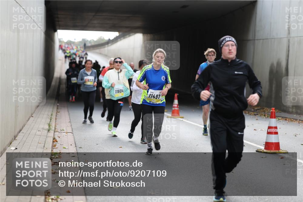 05.10.2025 - 20. swb-Marathon Bremen Michael Strokosch http://msf.ph/oto/9207109 05.10.2025 10:59:24 Laufen 623, 11604, 11497 meine-sportfotos.de