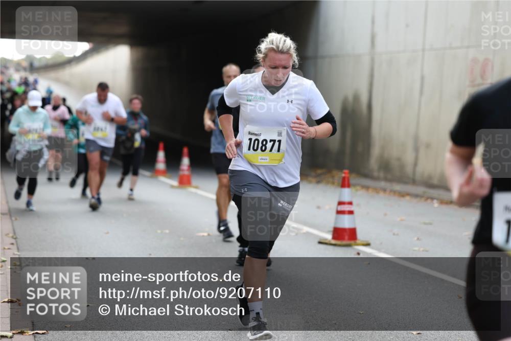 05.10.2025 - 20. swb-Marathon Bremen Michael Strokosch http://msf.ph/oto/9207110 05.10.2025 10:52:51 Laufen 10871 meine-sportfotos.de
