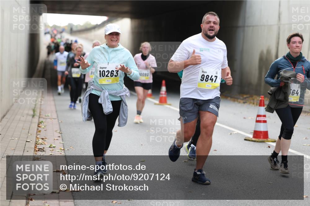 05.10.2025 - 20. swb-Marathon Bremen Michael Strokosch http://msf.ph/oto/9207124 05.10.2025 10:52:55 Laufen 10263, 5, 10080, 9847, 64 meine-sportfotos.de