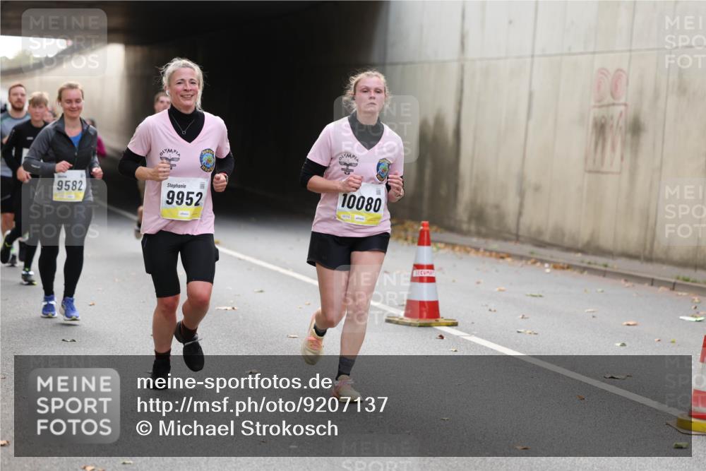 05.10.2025 - 20. swb-Marathon Bremen Michael Strokosch http://msf.ph/oto/9207137 05.10.2025 10:52:57 Laufen 9582, 9952, 10080 meine-sportfotos.de