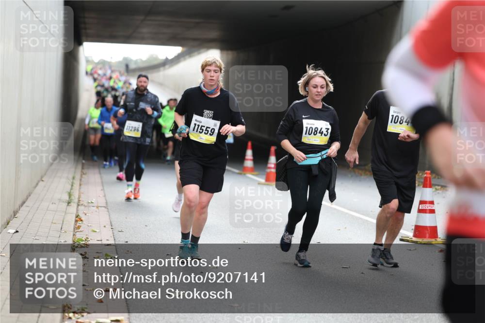 05.10.2025 - 20. swb-Marathon Bremen Michael Strokosch http://msf.ph/oto/9207141 05.10.2025 10:59:32 Laufen 11296, 11559, 10843, 1084 meine-sportfotos.de