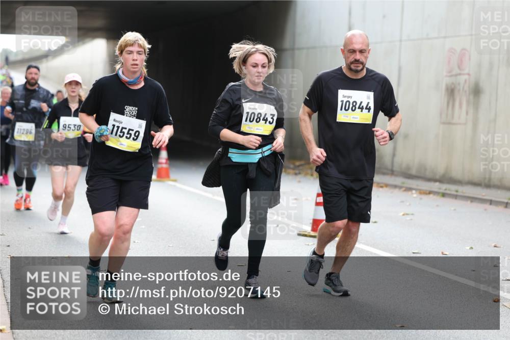 05.10.2025 - 20. swb-Marathon Bremen Michael Strokosch http://msf.ph/oto/9207145 05.10.2025 10:59:32 Laufen 11296, 9530, 11559, 10843, 10844, 00 meine-sportfotos.de
