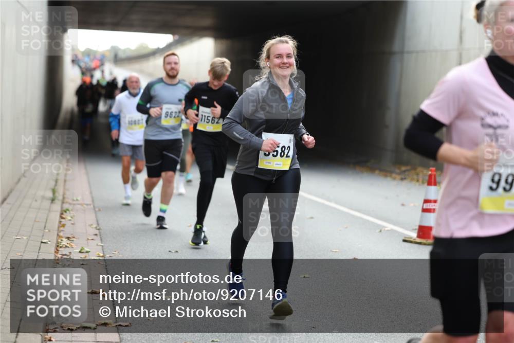 05.10.2025 - 20. swb-Marathon Bremen Michael Strokosch http://msf.ph/oto/9207146 05.10.2025 10:52:59 Laufen 9622, 11562, 582, 99 meine-sportfotos.de