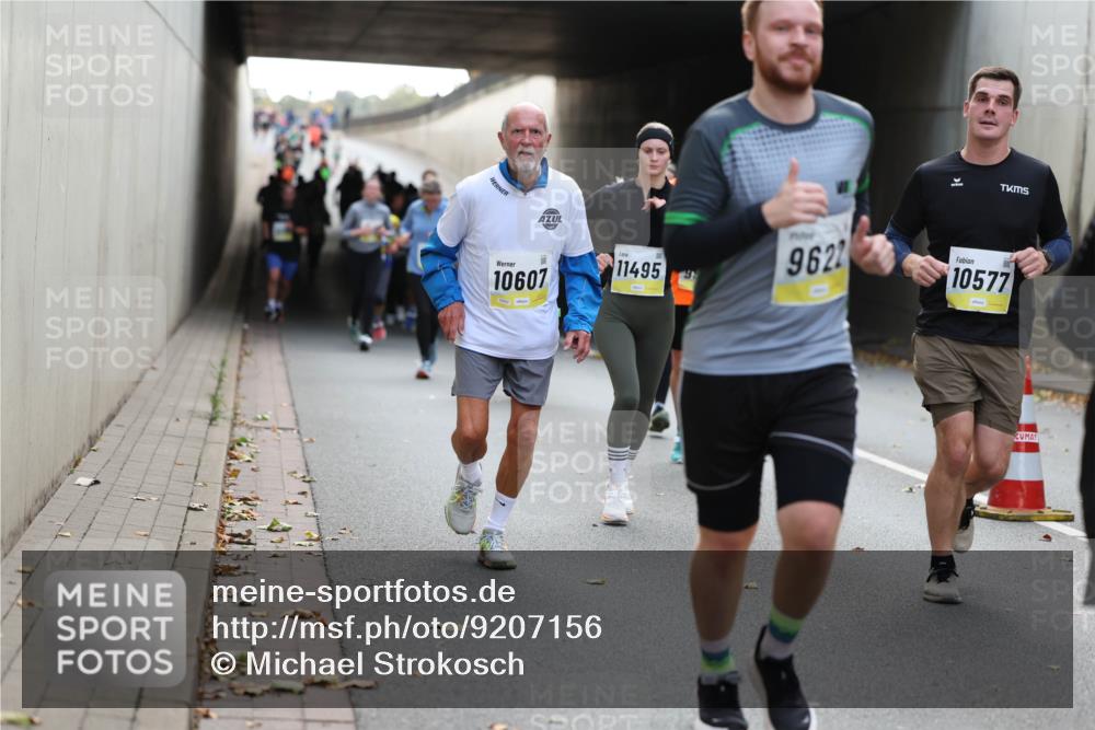 05.10.2025 - 20. swb-Marathon Bremen Michael Strokosch http://msf.ph/oto/9207156 05.10.2025 10:53:01 Laufen 10607, 11495, 9622, 10577 meine-sportfotos.de