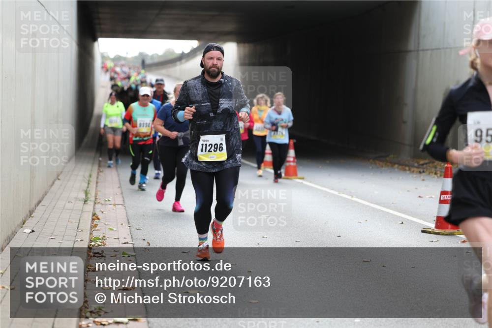 05.10.2025 - 20. swb-Marathon Bremen Michael Strokosch http://msf.ph/oto/9207163 05.10.2025 10:59:35 Laufen 9951, 11296, 95 meine-sportfotos.de