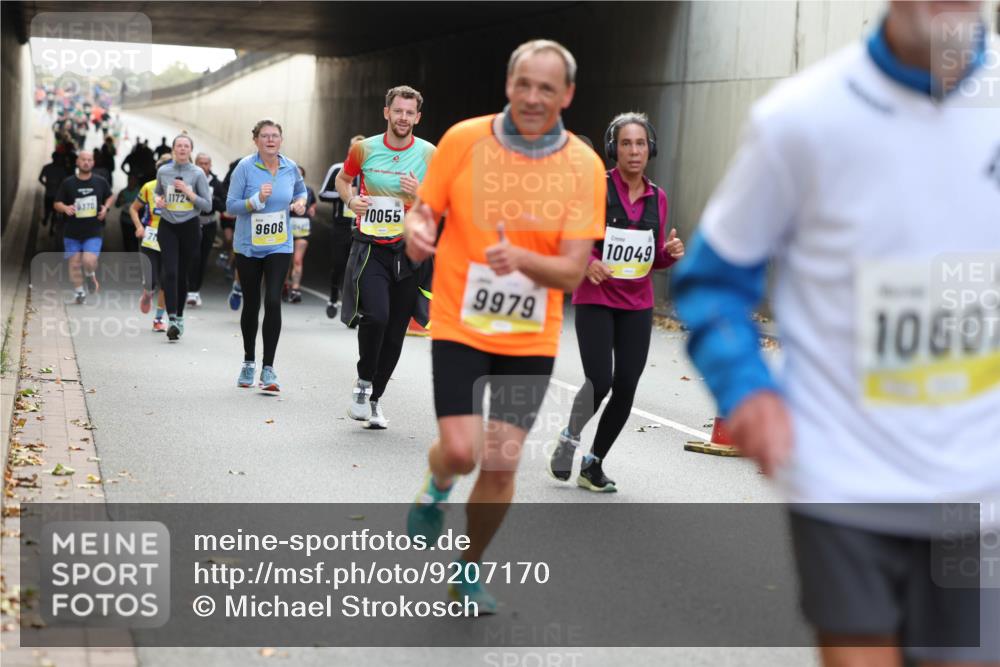05.10.2025 - 20. swb-Marathon Bremen Michael Strokosch http://msf.ph/oto/9207170 05.10.2025 10:53:04 Laufen 11724, 370, 10055, 9608, 9229, 9979, 10049, 1060 meine-sportfotos.de